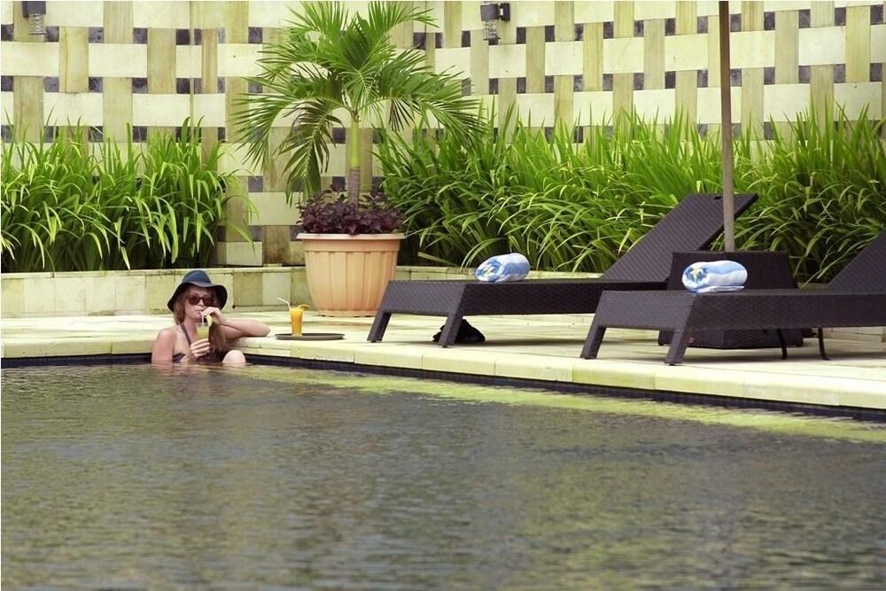 Premier Basko Hotel Padang  Exterior foto