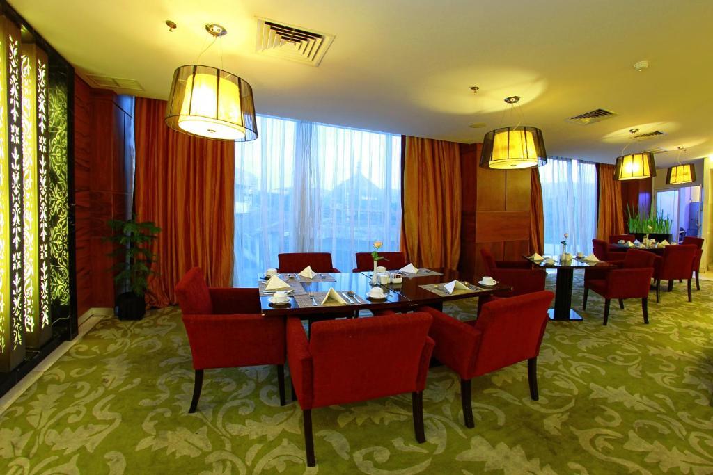 Premier Basko Hotel Padang  Exterior foto