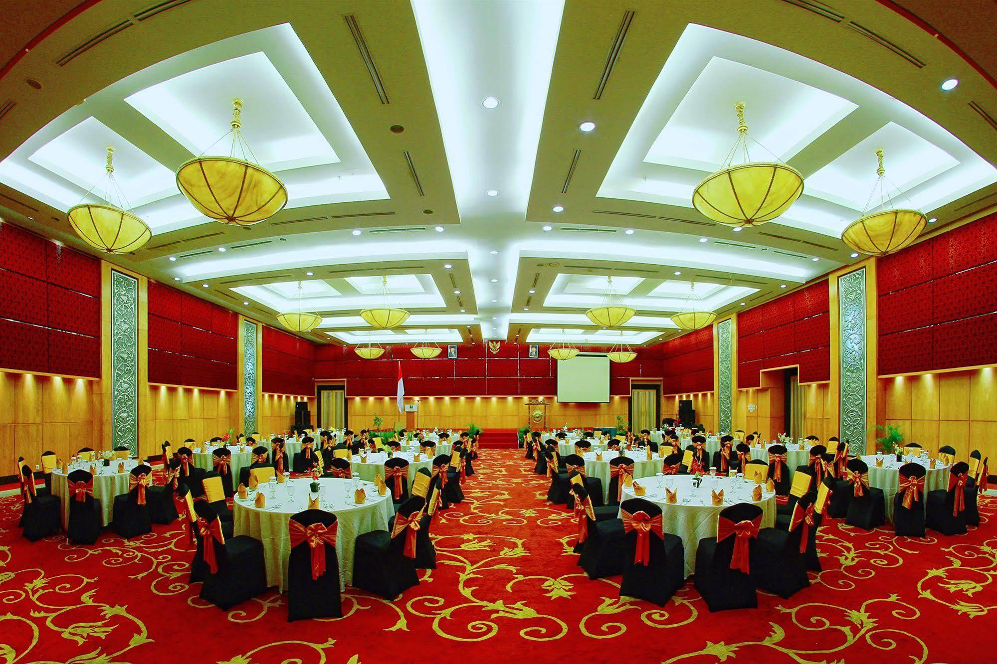 Premier Basko Hotel Padang  Exterior foto