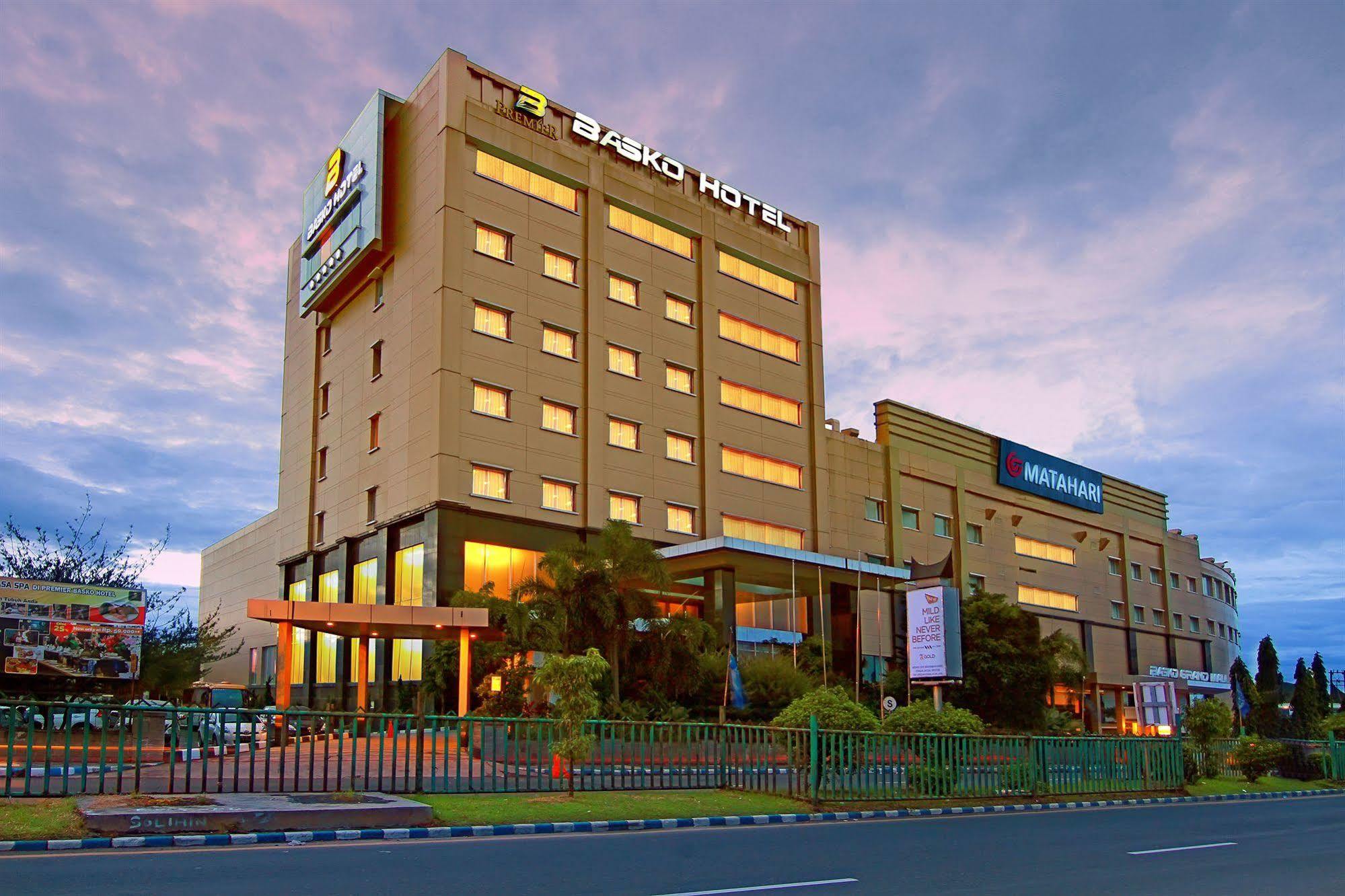 Premier Basko Hotel Padang  Exterior foto